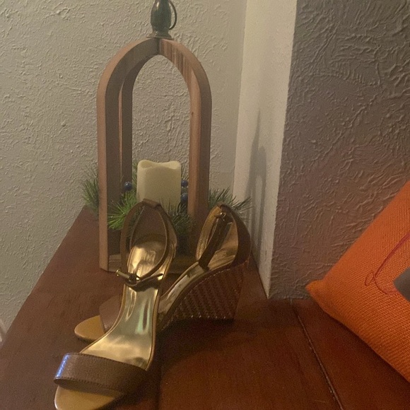 Beautiful Coach wedge heels - Picture 5 of 7